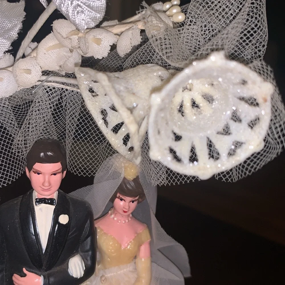 Vintage Wedding Cake topper Bride and Groom - Picture 3 of 5